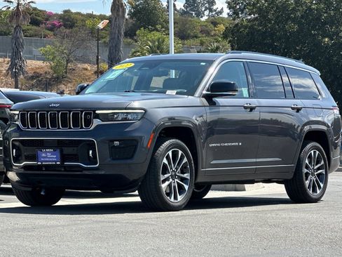 Used 2022 Jeep Grand Cherokee L Overland w/ Advanced Protech Group III AWD/4WD image 7