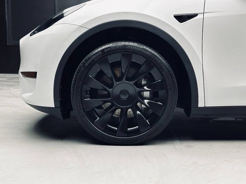 Used 2023 Tesla Model Y Long Range AWD/4WD image 36