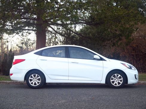 Used 2014 Hyundai Accent GLS image 5