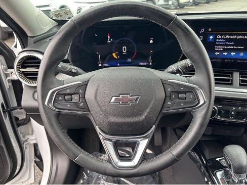 Used 2024 Chevrolet Trax ACTIV w/ Sunroof Package FWD image 19