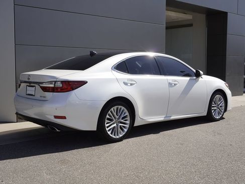Used 2017 Lexus ES 350 w/ Luxury Package FWD image 4