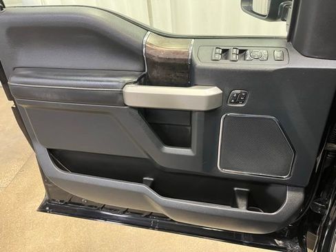 Used 2022 Ford F250 Lariat w/ Chrome Package image 13