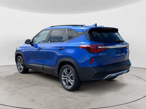 Used 2023 Kia Seltos LX AWD/4WD image 3