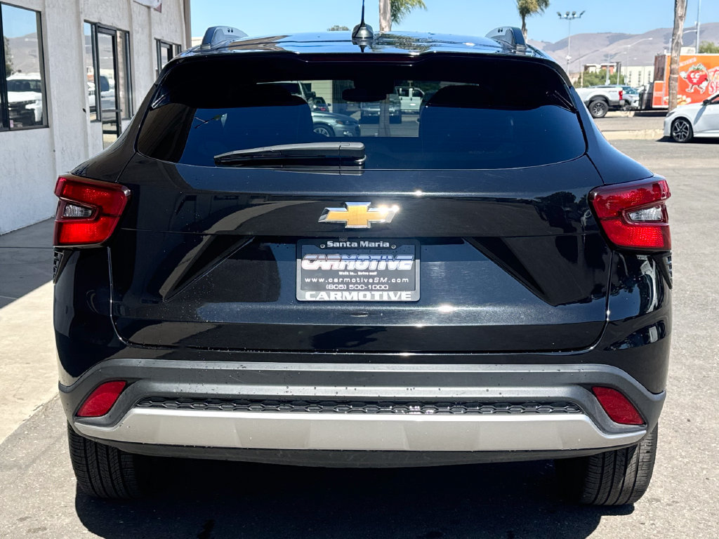 Used 2025 Chevrolet Trax LT FWD image 5
