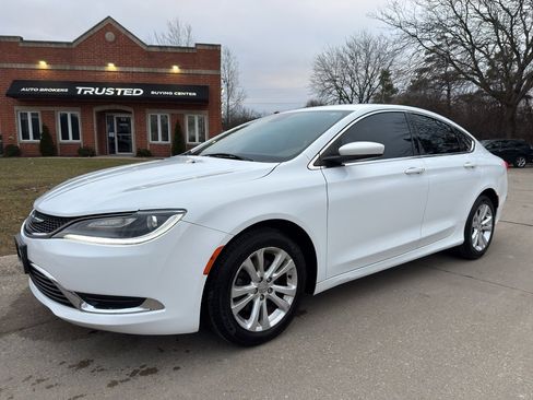 Used 2017 Chrysler 200 Limited Platinum image 1