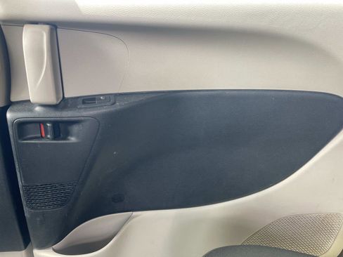 Used 2023 Chrysler Voyager LX FWD image 16