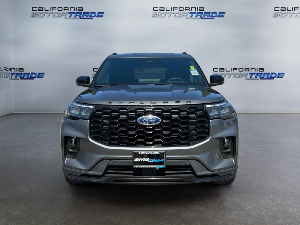 Used 2025 Ford Explorer ST-Line w/ Premium Package RWD image 2