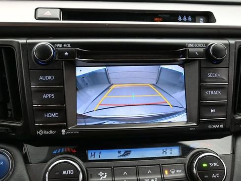 Used 2018 Toyota RAV4 XLE image 20