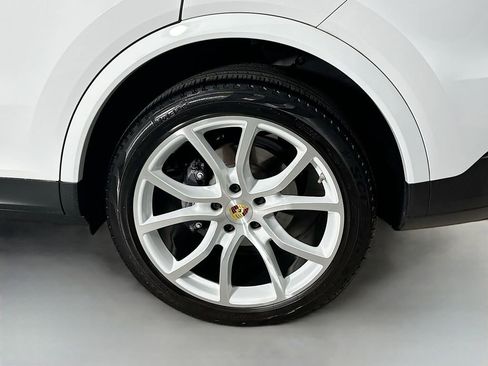 Certified 2022 Porsche Cayenne Coupe image 34
