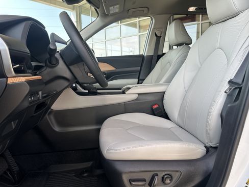 Certified 2024 Toyota Grand Highlander Limited image 11