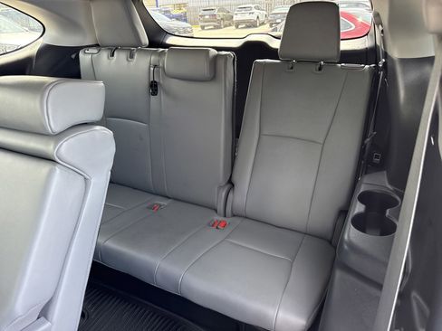 Used 2023 Toyota Highlander XLE AWD/4WD image 15
