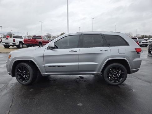 Used 2019 Jeep Grand Cherokee Altitude image 22