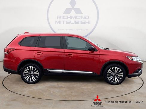 Used 2020 Mitsubishi Outlander ES image 2