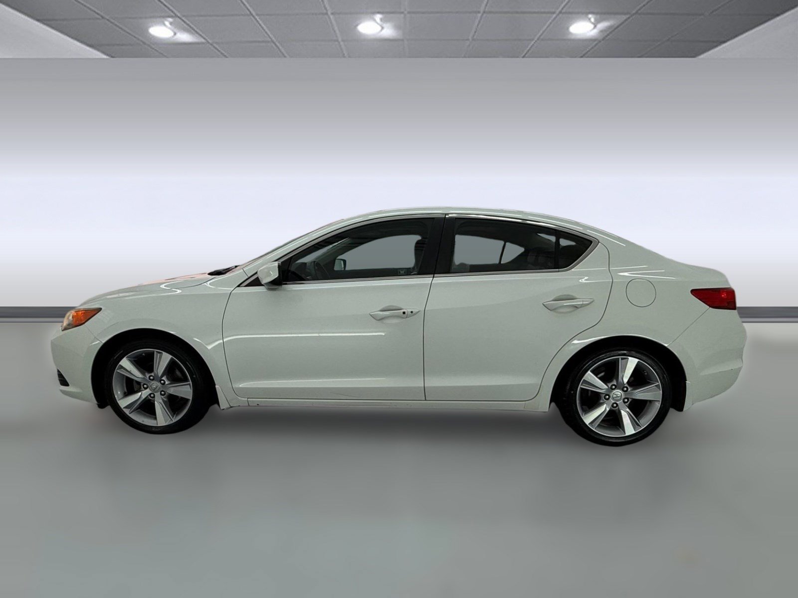 Used 2013 Acura ILX w/ Premium Package FWD image 2
