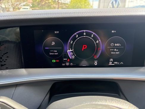 Certified 2025 Volkswagen Tiguan SE R-Line AWD/4WD image 25