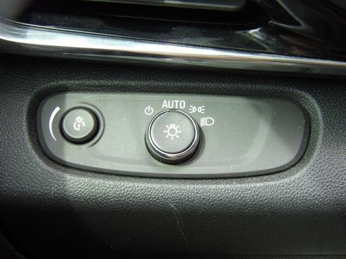 Used 2025 Buick Envista Sport Touring FWD image 13