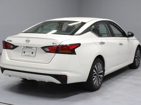 Certified 2024 Nissan Altima 2.5 SV FWD image 11