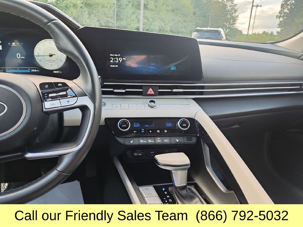 Used 2025 Hyundai Elantra Limited FWD image 19