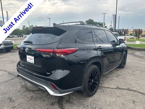 Used 2023 Toyota Highlander XSE FWD image 3