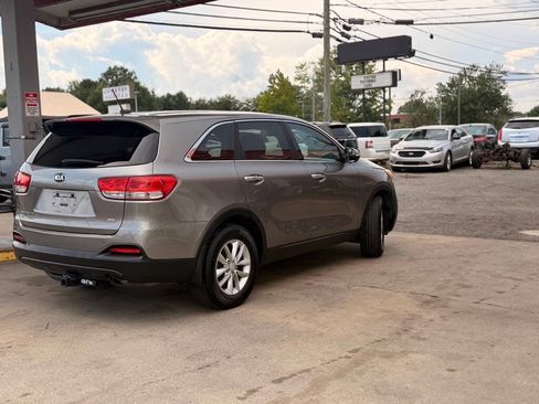 Used 2016 Kia Sorento L FWD image 8