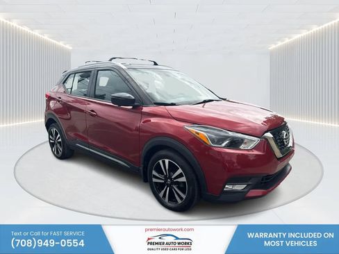 Used 2018 Nissan Kicks SR w/ Exterior Package FWD image 3