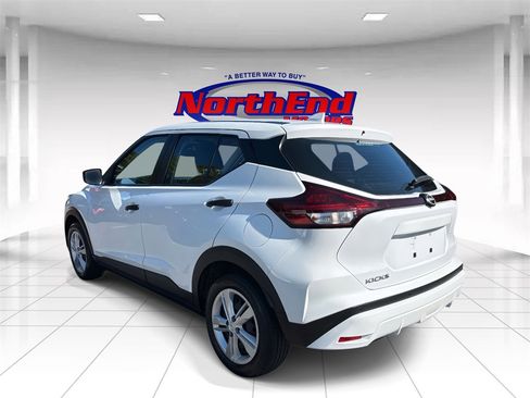 Used 2022 Nissan Kicks S image 5