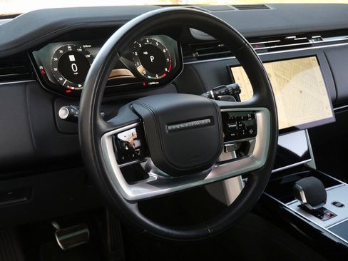 Used 2024 Land Rover Range Rover SE image 12