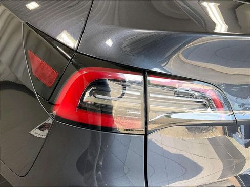 Used 2024 Tesla Model Y Long Range AWD/4WD image 34