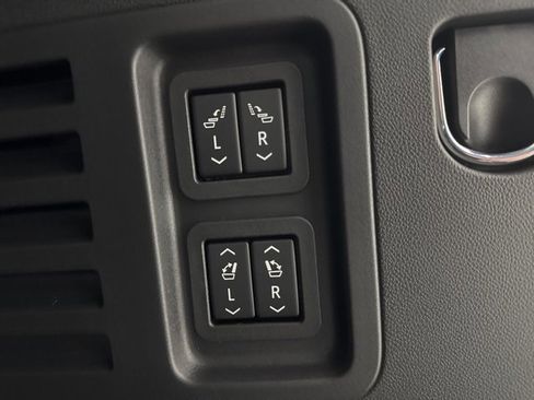 New 2026 Chevrolet Traverse RS image 31