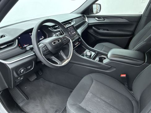 Used 2024 Jeep Grand Cherokee Laredo X w/ Trailer Tow Package image 12