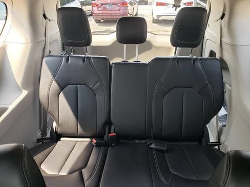 Used 2024 Chrysler Pacifica Touring-L w/ Road Tripper Package AWD/4WD image 13