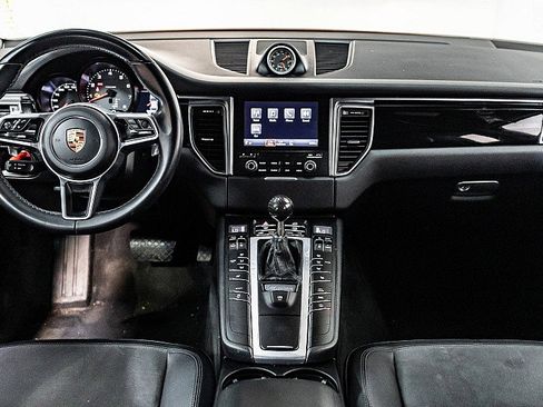Used 2018 Porsche Macan S image 31