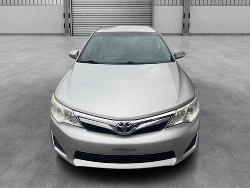 Used 2014 Toyota Camry LE image 29