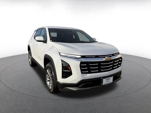 Used 2025 Chevrolet Equinox LT AWD/4WD image 3