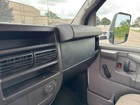 Used 2012 GMC Savana 3500 image 14