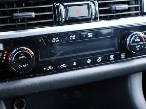 Certified 2025 Nissan Pathfinder SV FWD image 22
