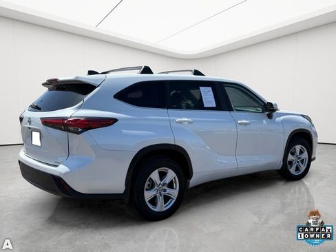 Used 2023 Toyota Highlander L AWD/4WD image 7