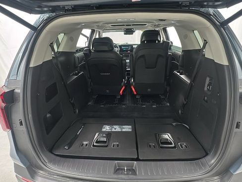 Used 2025 Kia Carnival SX Prestige image 16