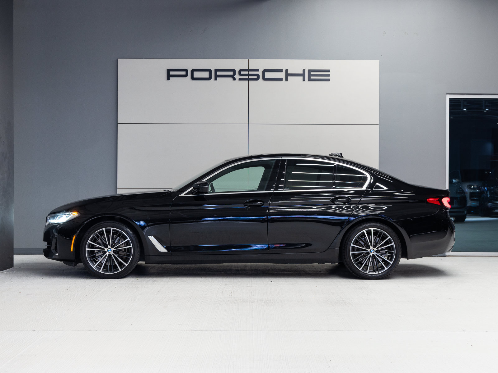 Used 2022 BMW 540i w/ Premium Package RWD image 2