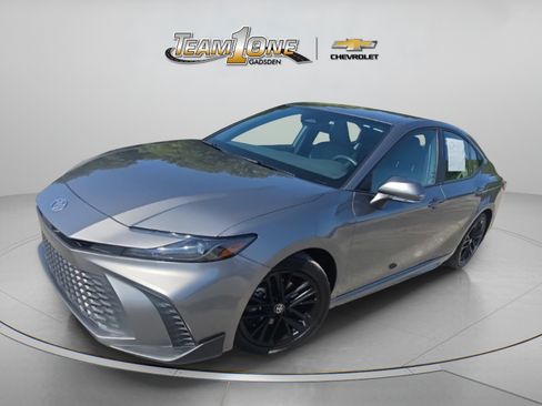 Used 2025 Toyota Camry SE FWD image 4