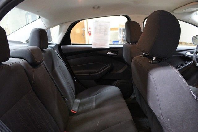 Used 2016 Ford Focus SE w/ SE Winter Package FWD image 12
