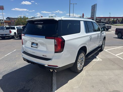 Used 2025 GMC Yukon XL Denali AWD/4WD image 5