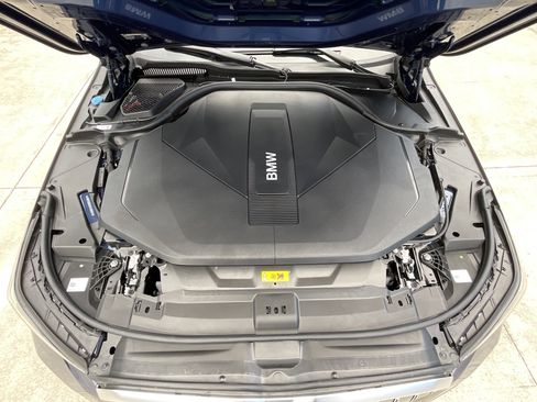 Certified 2025 BMW i5 xDrive40 w/ M Sport Package AWD/4WD image 32