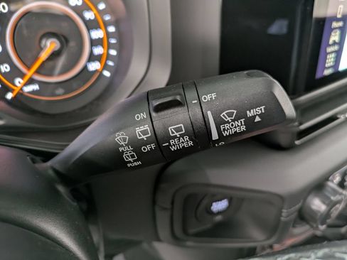 Used 2026 Jeep Wrangler Unlimited Sahara AWD/4WD image 20