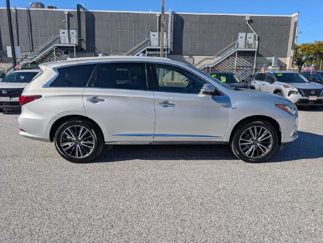 Used 2017 INFINITI QX60 FWD w/ Deluxe Technology Package image 6