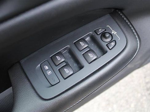 Used 2021 Volvo S60 T5 Momentum FWD image 12