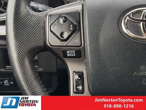 Used 2018 Toyota Tacoma TRD Off-Road image 30