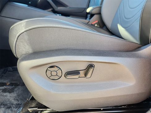 New 2026 Volkswagen Tiguan SE R-Line image 13