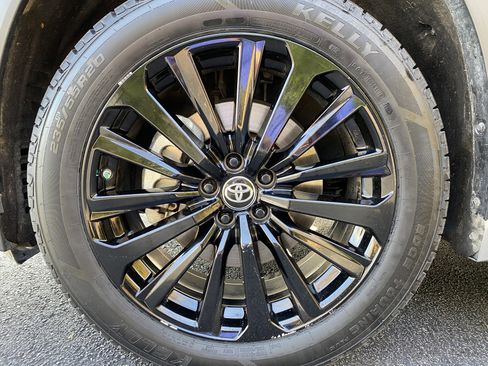 Used 2023 Toyota Highlander XSE image 42