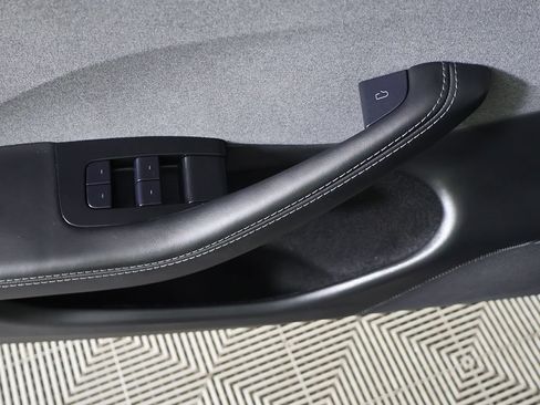 Used 2024 Tesla Model 3 Long Range RWD image 37